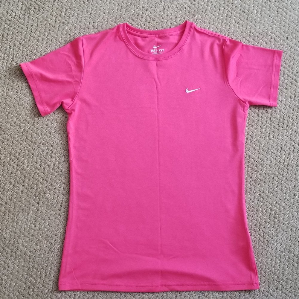 **EUC** Nike Dri-Fit Coral Pink Size Medium